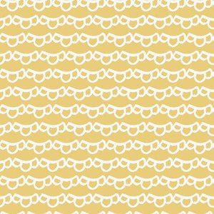 Seamless pattern of interlocking chains on a golden yellow background