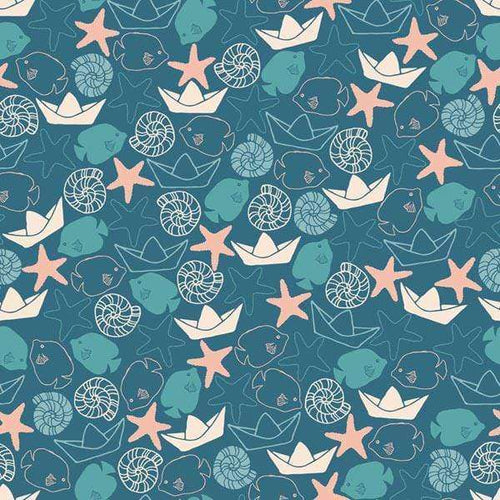 Seamless marine life pattern with starfish and shells